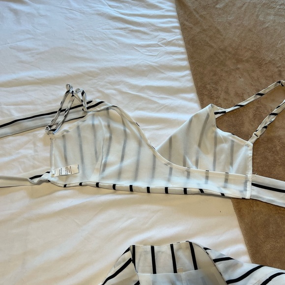 Two piece set - Picture 2 of 3